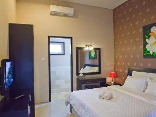 Sri Ratu Boutique Hotel And Villas Legian  Exterior photo