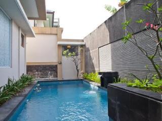 Sri Ratu Boutique Hotel And Villas Legian  Exterior photo